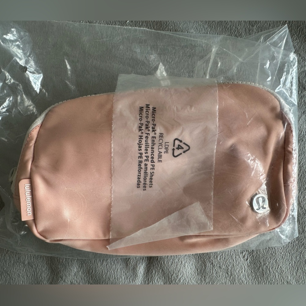 Everywhere Belt Bag 1L in Melon Sorbet